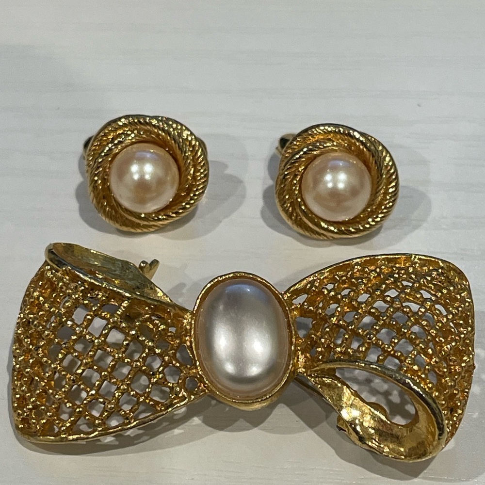 Brooch Faux Pearls Mesh Bow Gold Tone Vintage Pin Brooch & Clip Pearl Earrings